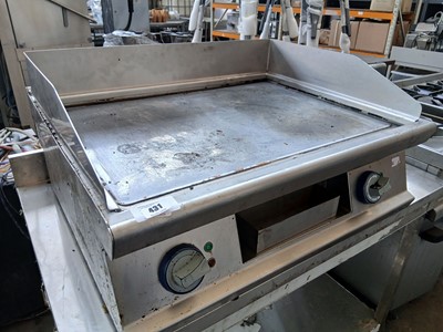 Lot 431 - 80cm Electric solid top griddle