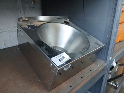 Lot 669 - Small hand basin