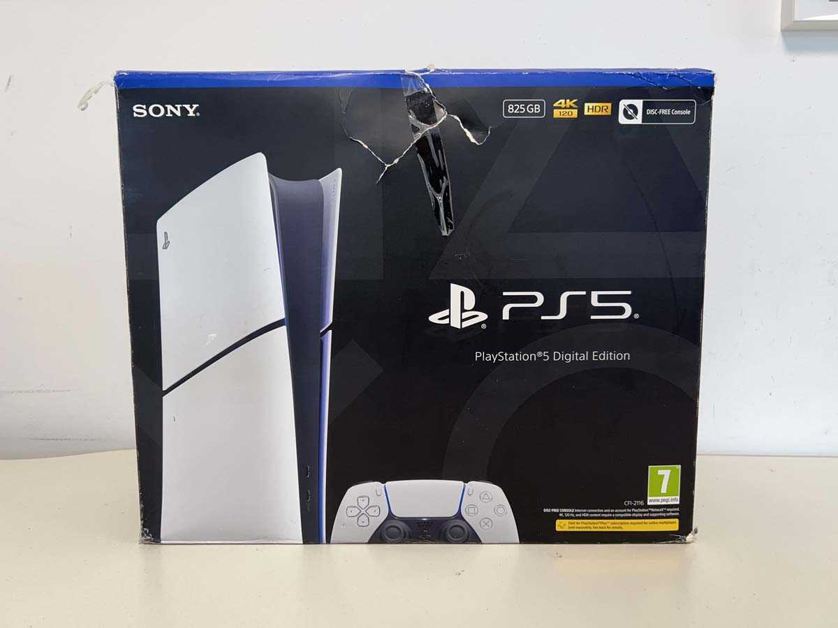 Lot SONY PlayStation 5, 825GB, boxed with Dual...