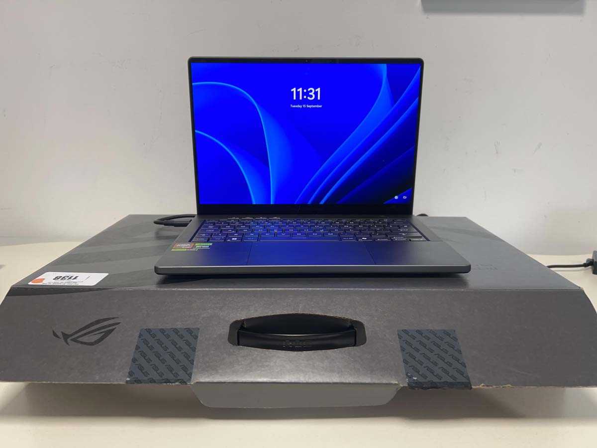 Lot Republic of Gamers GA403W gaming laptop, AMD...