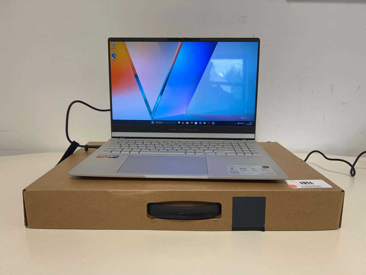 Lot Asus Vivobook S M5506W laptop, AMD Ryzen AI 9...