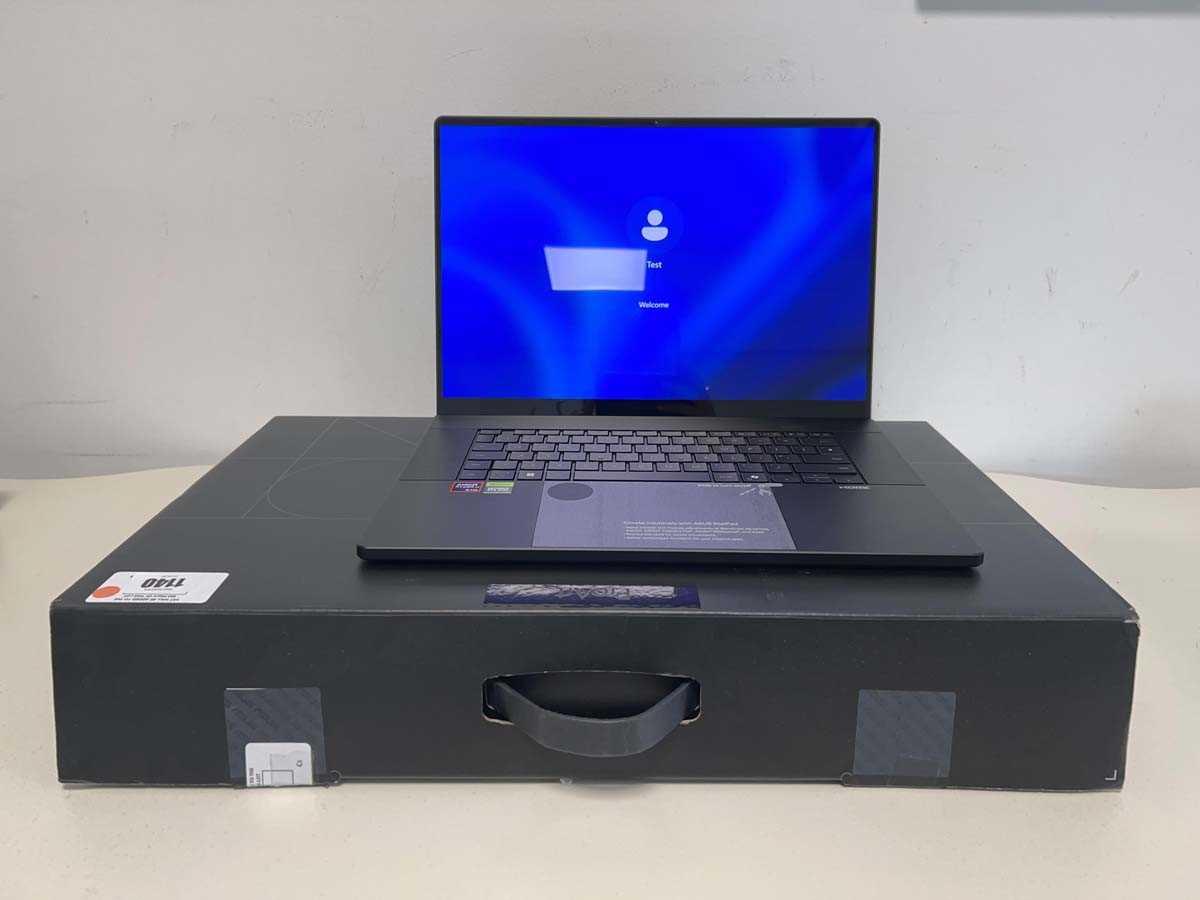 Lot ASUS Pro Art H7606 laptop, AMD Ryzen AI 9 HX...
