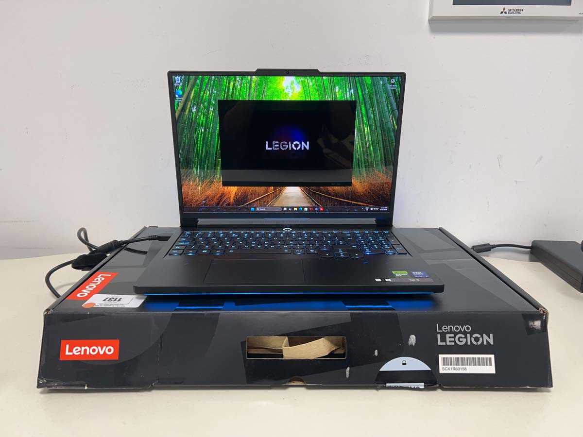 Lot Lenovo Legion Pro 7 16IAX10H laptop, Intel...