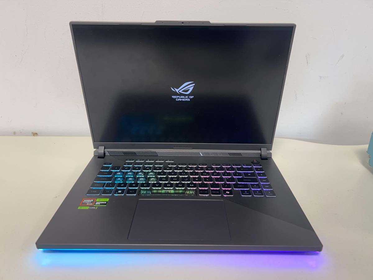 Lot ASUS ROG Strix G16-G614PM gaming laptop, AMD...