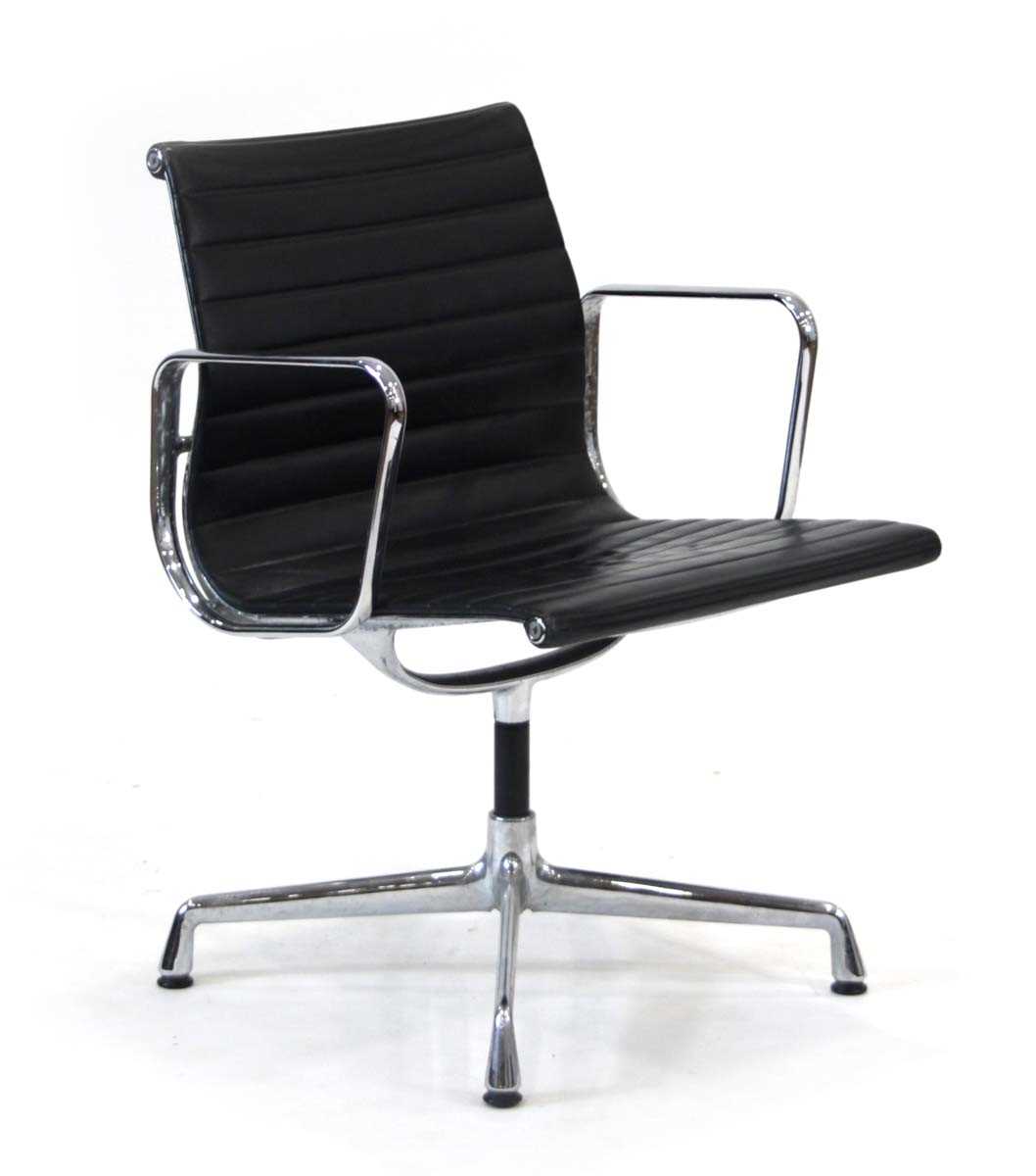 Lot 33 - (G) An 'Aluminium Group' desk chair designed...