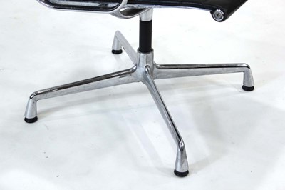 Lot 33 - (G) An 'Aluminium Group' desk chair designed...