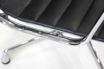 Lot 33 - (G) An 'Aluminium Group' desk chair designed...