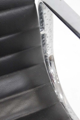 Lot 33 - (G) An 'Aluminium Group' desk chair designed...