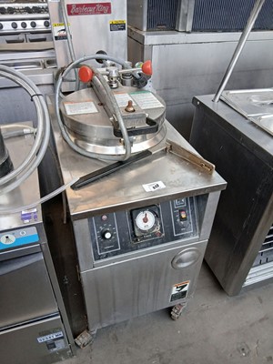 Lot 513 - 45cm electric Barbecue King pressure fryer