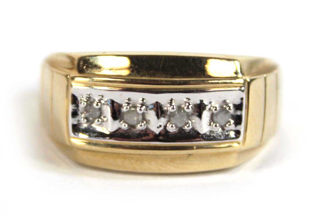 Lot 531 - A 9ct yellow gold ring set fur small diamonds...