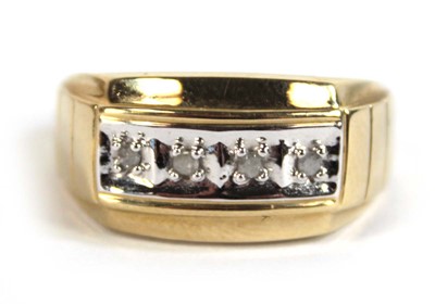 Lot 531 - A 9ct yellow gold ring set fur small diamonds...
