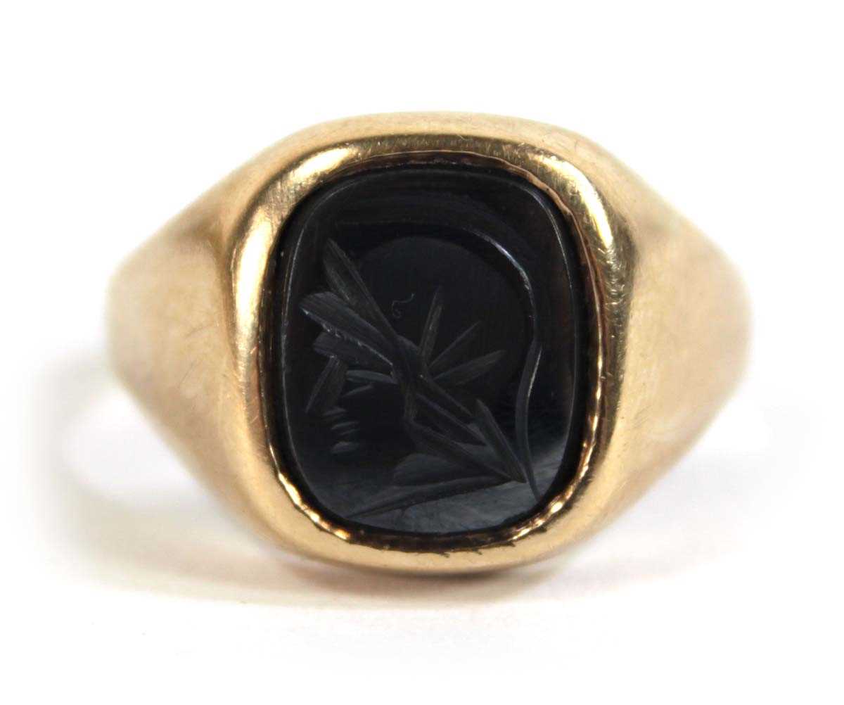 Lot 533 - A 9ct yellow gold signet ring set hematite...