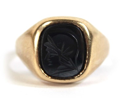 Lot 533 - A 9ct yellow gold signet ring set hematite...