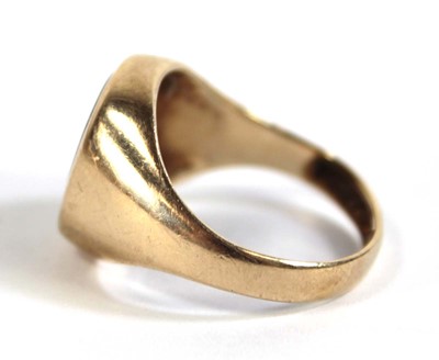 Lot 533 - A 9ct yellow gold signet ring set hematite...