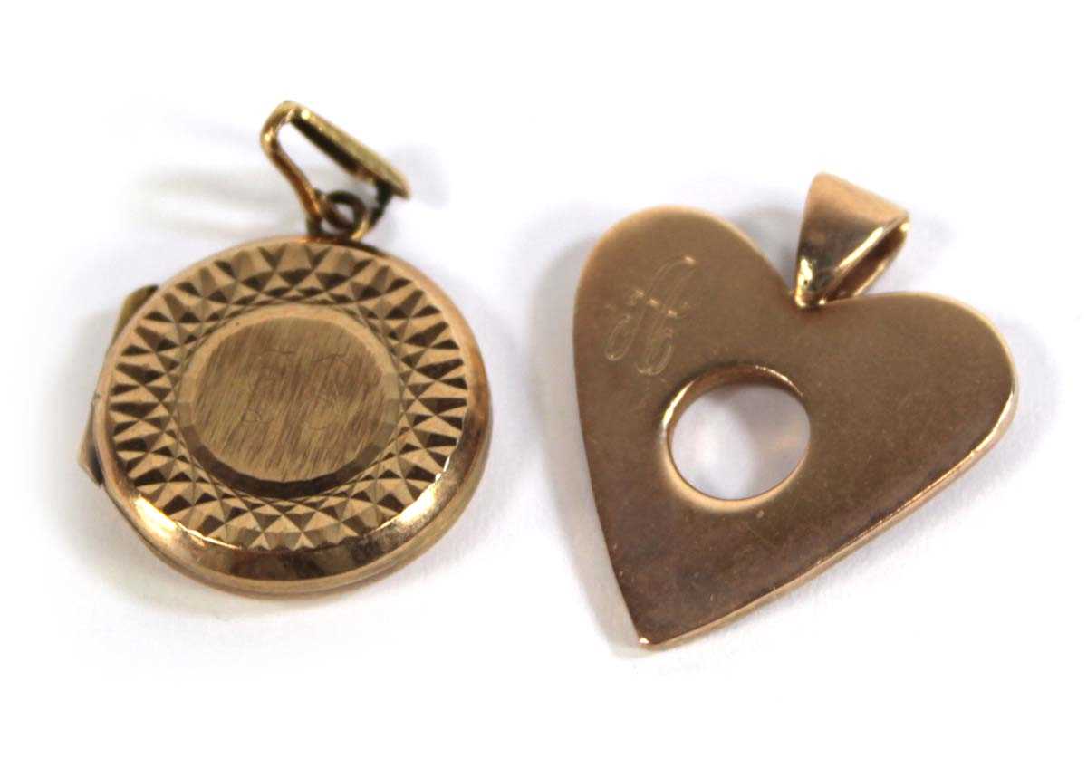 Lot 544 - A 9ct yellow gold heart shaped pendant,...