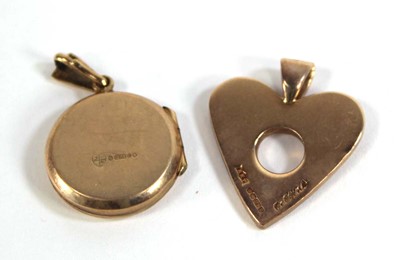 Lot 544 - A 9ct yellow gold heart shaped pendant,...