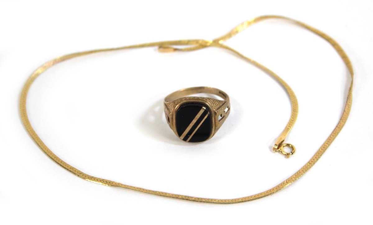 Lot 552 - A 9ct yellow gold signet ring set black...