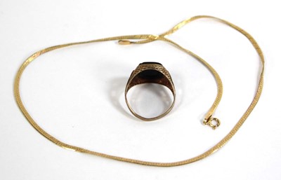 Lot 552 - A 9ct yellow gold signet ring set black...