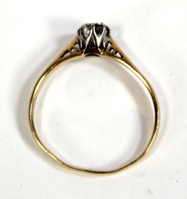 Lot 556 - An 18ct yellow gold ring set small diamond in...