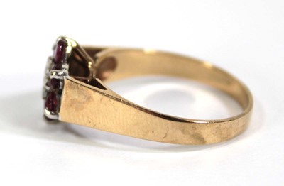 Lot 559 - A 9ct yellow gold cluster ring set small...