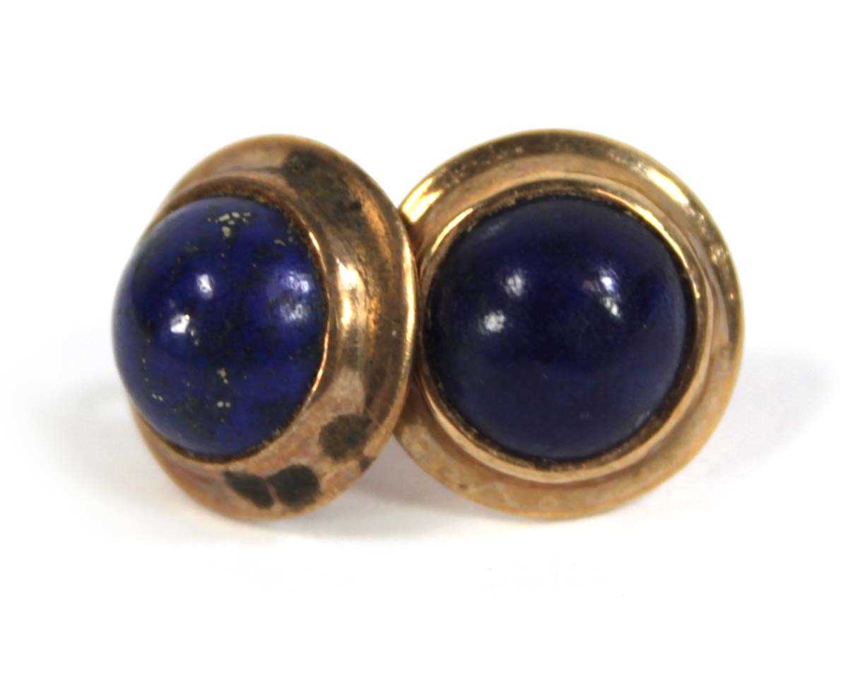 Lot 565 - A pair of 9ct yellow gold ear studs, each set...