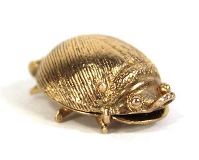 Lot 573 - A 9ct yellow gold charm in the form of a...