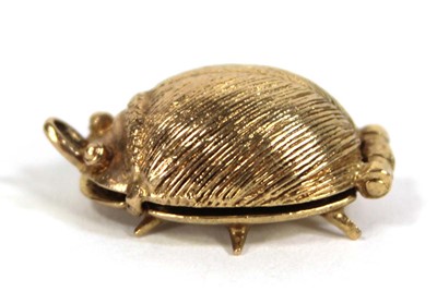 Lot 573 - A 9ct yellow gold charm in the form of a...
