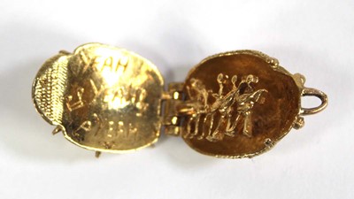 Lot 573 - A 9ct yellow gold charm in the form of a...
