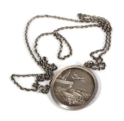 Lot 576 - A silver chainlink necklace suspending a...