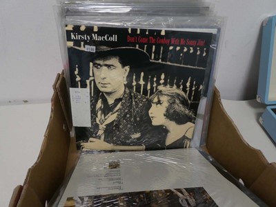 Lot Box containing 85 12" singles incl. Damian,...