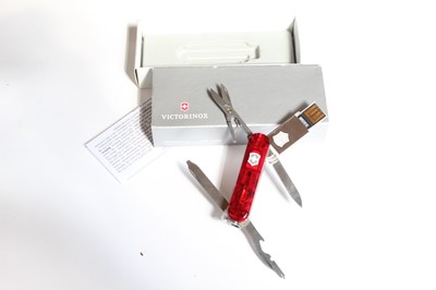 Lot 1074 - Victorinox 'Midnite Manager' 32GB USB pocket...