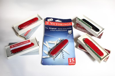 Lot 1076 - Five various Victorinox 'Swiss Army' pocket...