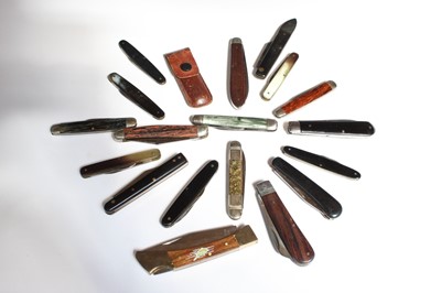 Lot 1081 - A group of various collectors pocket knives