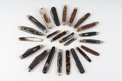 Lot 1084 - A group of assorted bone, horn and...
