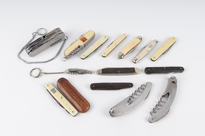 Lot 1087 - A group of assorted collectors pocket knives...
