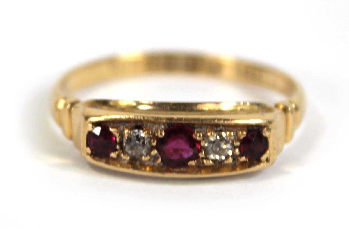 Lot 577 - An 18ct yellow gold ring set three small...