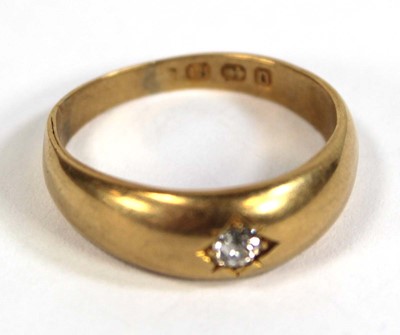 Lot 578 - A Victorian 18ct yellow gold ring set small...