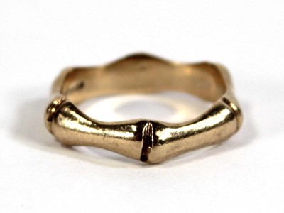 Lot 585 - A 9ct yellow gold band ring of vertebrae...