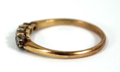 Lot 587 - An 18ct yellow gold ring set five small...