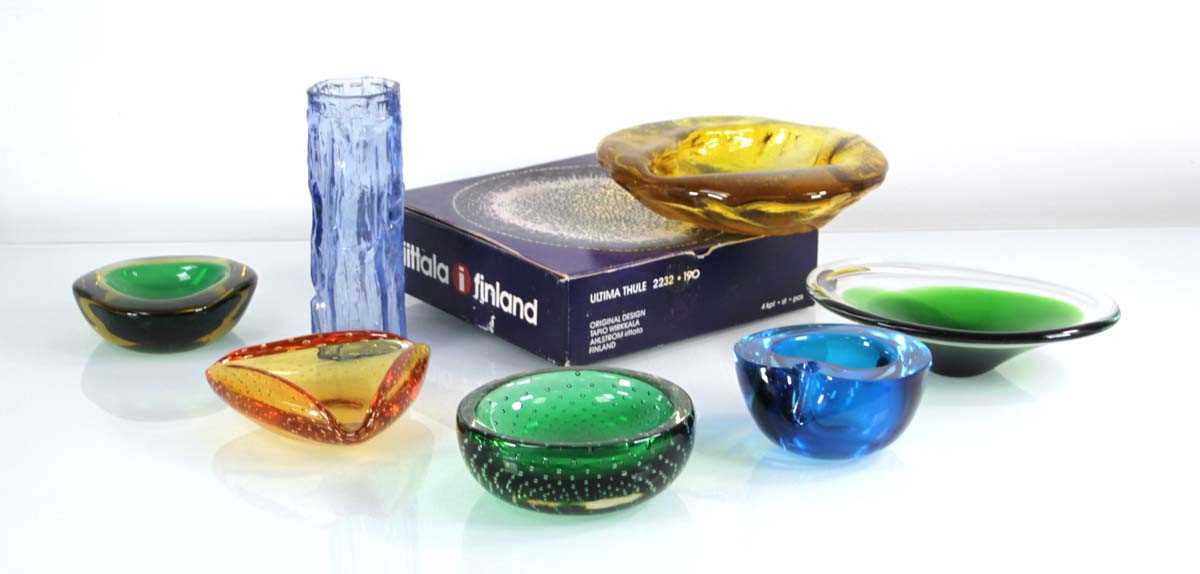 Lot 71 - A group of glass including a box of iittala...