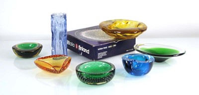 Lot 71 - A group of glass including a box of iittala...