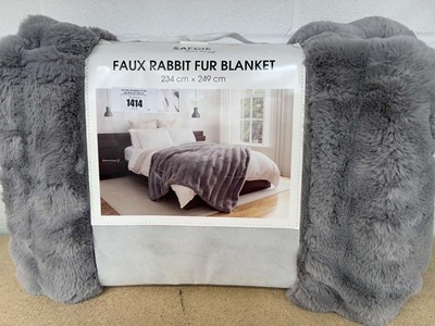 Lot 1414 - Safdie home living faux rabbit fur blanket -...
