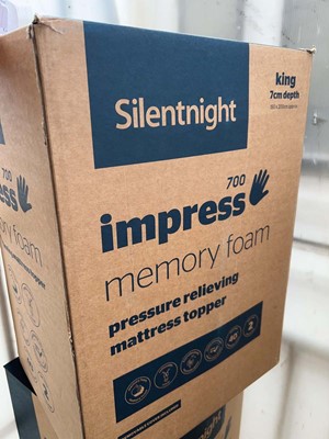 Lot 1418 - Silent Night 700 impress pressure relieving...