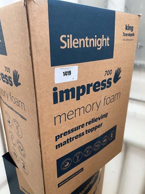 Lot 1419 - Silent Night 700 impress pressure relieving...