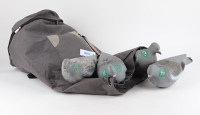 Lot 1326 - Bag of 8 pigeon decoys