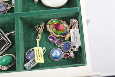 Lot 703 - A jewellery box containing a quantity of...