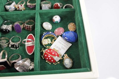 Lot 703 - A jewellery box containing a quantity of...