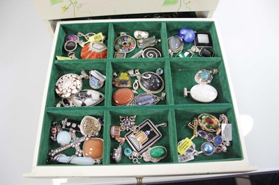 Lot 703 - A jewellery box containing a quantity of...