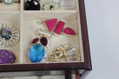 Lot 704 - A jewellery box containing a quantity of...