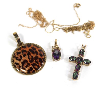 Lot 702 - Three 9ct yellow gold pendants including a...